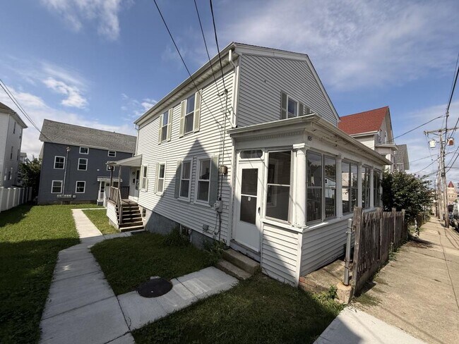 Building Photo - 165 Grant St
