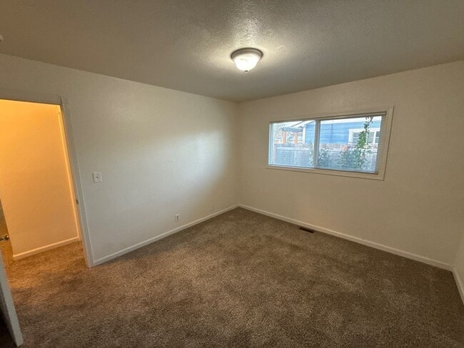 Building Photo - 1215 NW 11th St