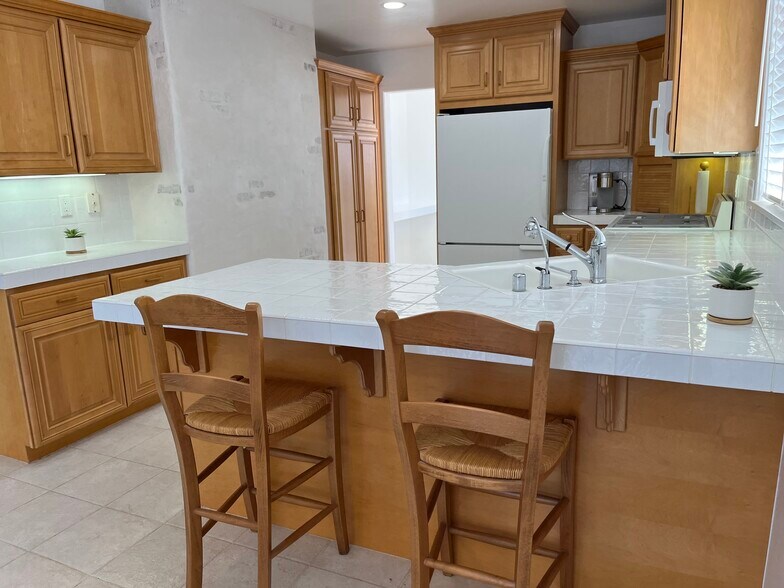 Kitchen - 632 Airport Rd