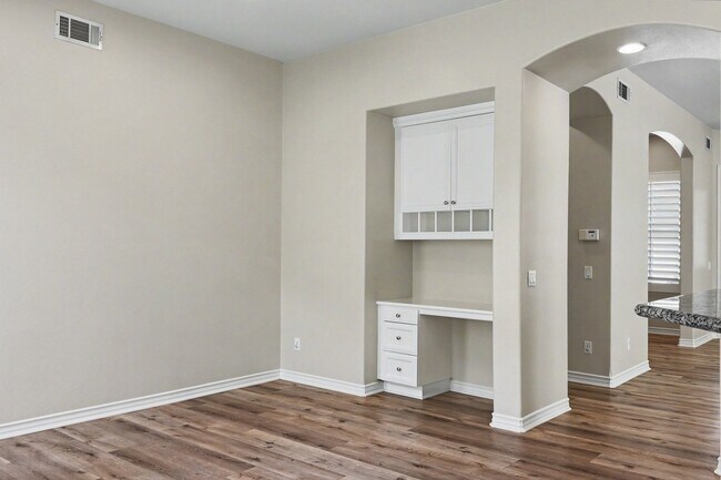 Building Photo - 4614 Via Del Rancho