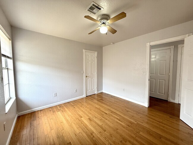 Building Photo - 427 N Rockford Pl