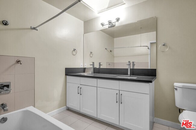 Building Photo - 5137 Reynier Ave