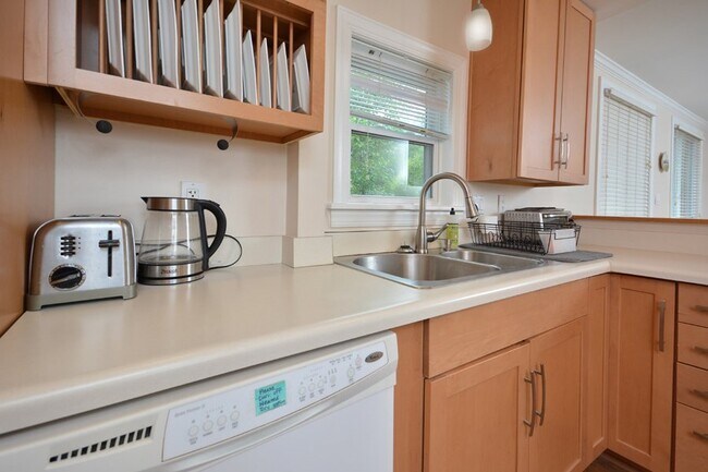 Building Photo - Highly Desirable Trinity Park