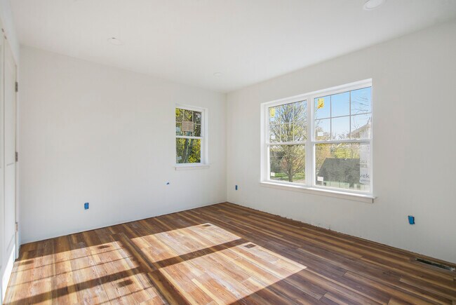 Building Photo - 624 Spring