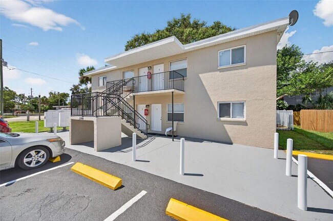 Building Photo - 1771 Russell St S