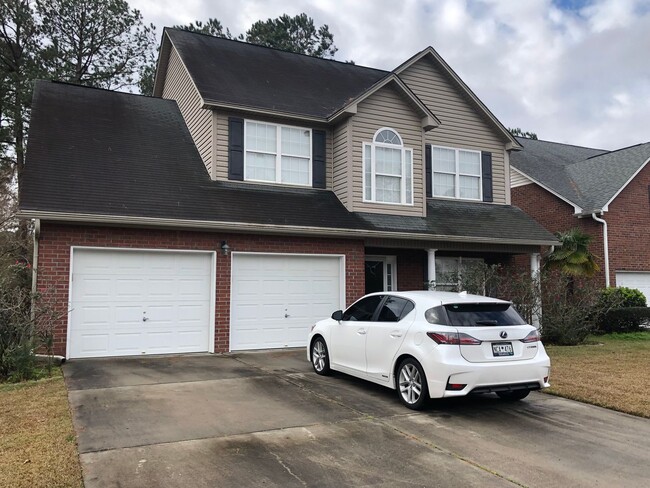 Building Photo - Pond-View Home with Spacious Yard