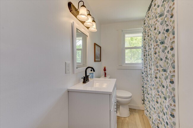 Building Photo - 1532 Colleton Ave SE