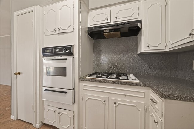 Building Photo - 10607 Bainbridge St