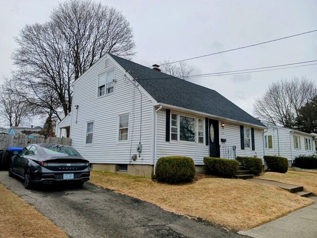 Building Photo - ****Providence/North Providence Line - Sin...