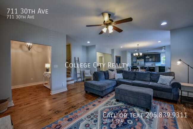 Building Photo - 711 30th Ave