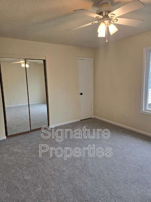 Building Photo - 2304 La Jolla Ct