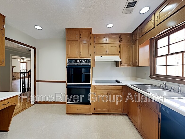 Building Photo - 1216 Wynford Colony S W