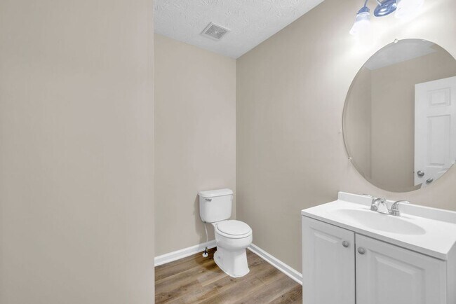 Building Photo - PRICE DROP!!! 3 BEDROOM 2.5 BATH SOUTH FULTON HOME!!
