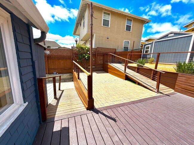 Building Photo - Amazing 3 Bedroom, 2 Bath Home with Gated Entry and Extra Studio