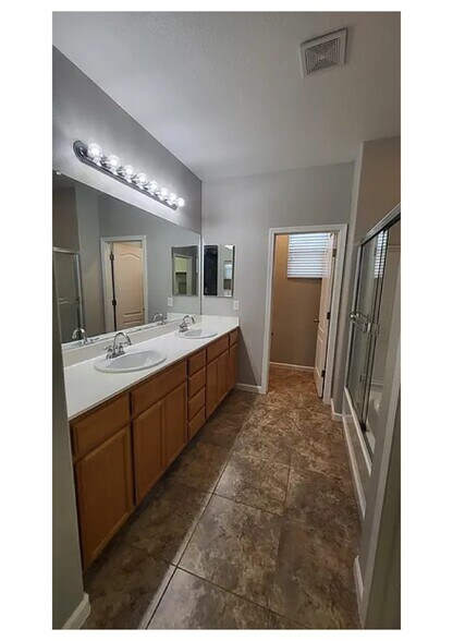 Building Photo - 1750 Bella Lago Dr