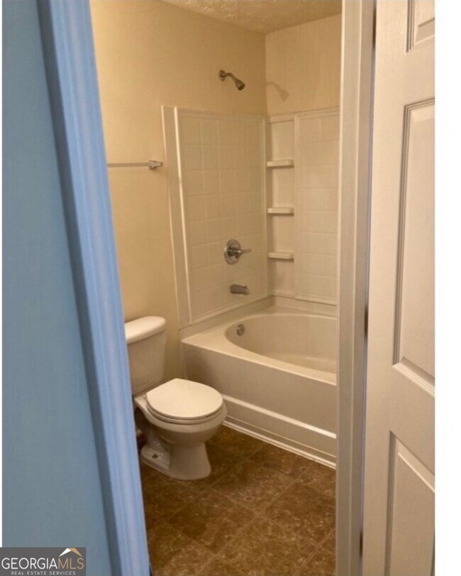 Building Photo - 6102 Fairington Club Dr