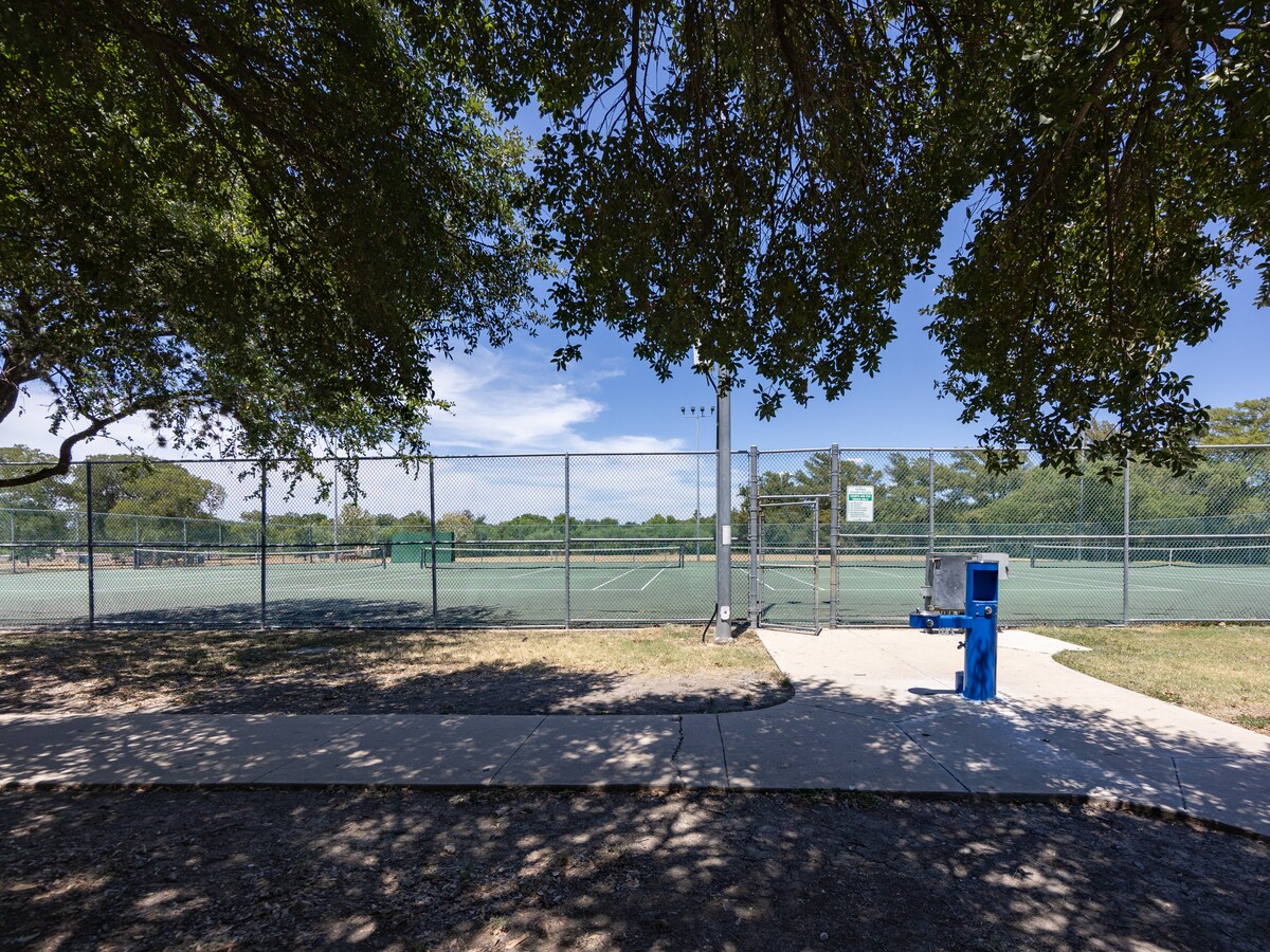 Building Photo - 1826 W French Pl