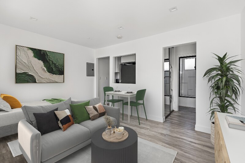 Building Photo - 2814 Sichel St