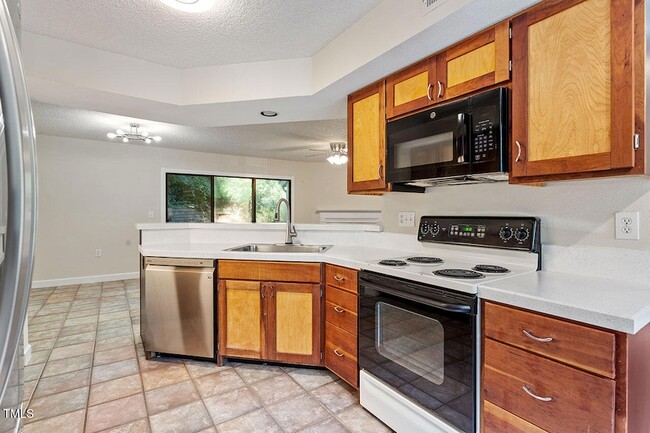 Building Photo - 7820 Falcon Rest Cir