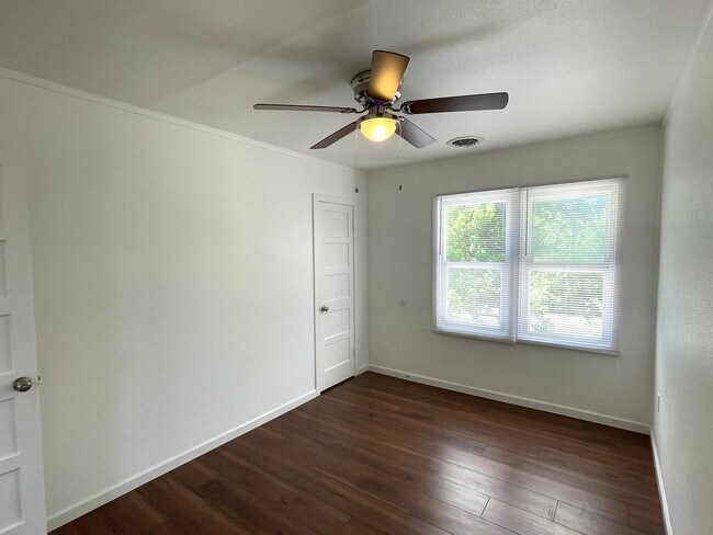 Building Photo - Completely Remodeled Three Bedroom One Bat...
