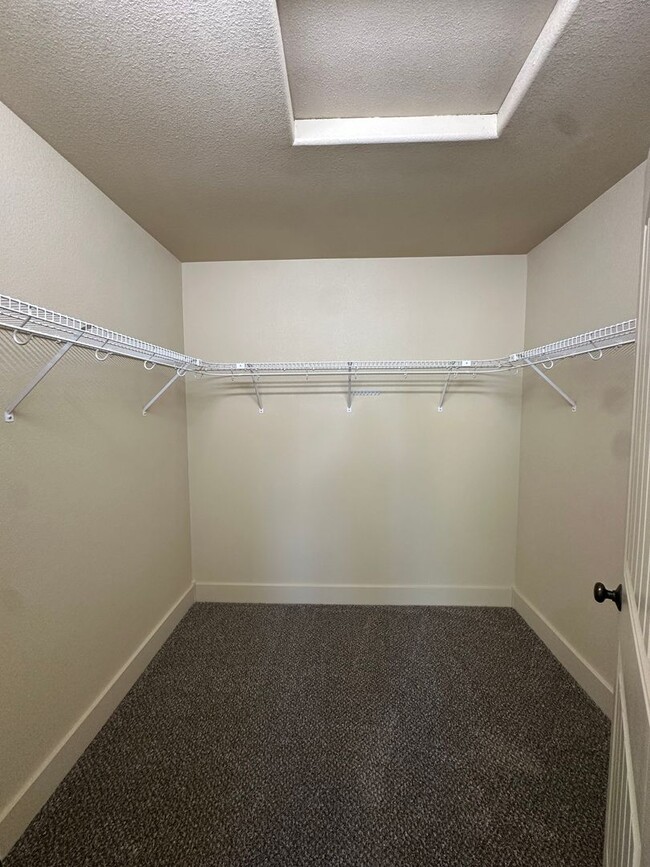 Building Photo - Charming 3 Bedroom home near Old Mill!