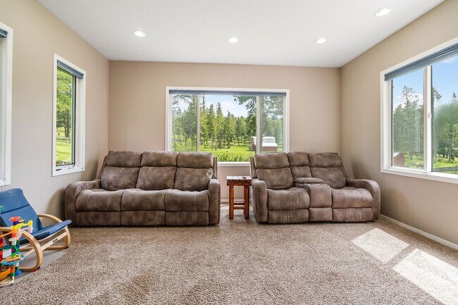 Building Photo - Private Country Living on 20 Acres in Somers