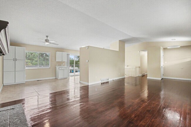 Building Photo - 2720 Northridge Dr