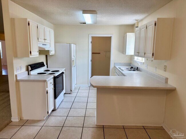 Building Photo - 3328 Marion Oaks Way