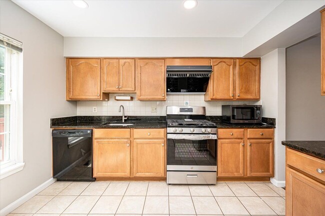 Building Photo - 151 Lazy Hollow Dr