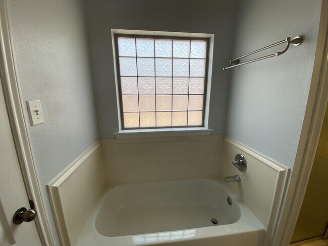 Building Photo - 9806 Genoa Ave