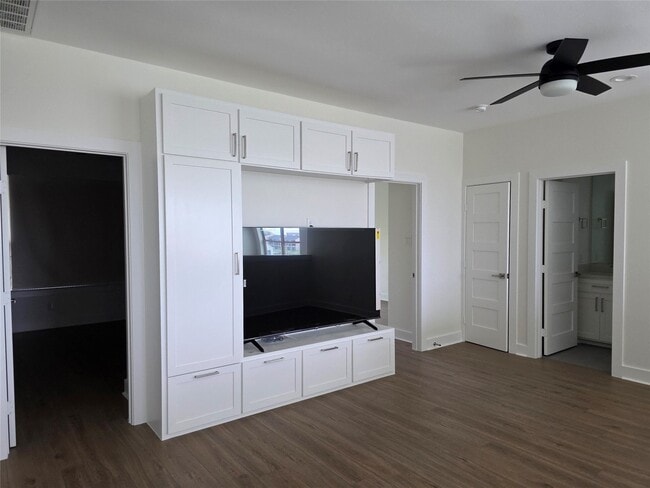 Building Photo - 12255 Trail Hollow Dr