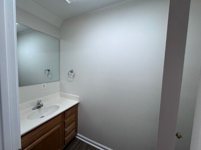 Building Photo - 2 Bed 1.5 Bath Apartment in Benton
