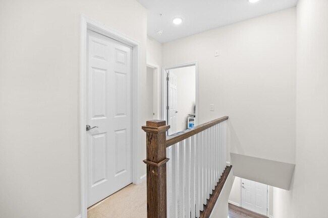 Building Photo - 11 Leahy Dr