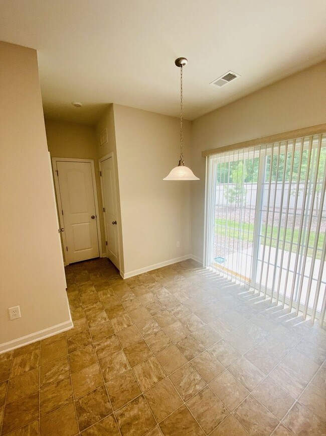 Building Photo - Stylish 3 Bed Townhouse with Granite Countertops and Hardwood Floors in Charlotte!