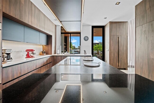 Building Photo - 655 Layne Blvd