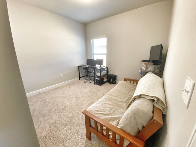 Building Photo - 3605 Turquoise Dr