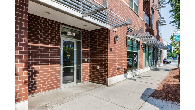 Building Photo - 2035 S Indiana Ave