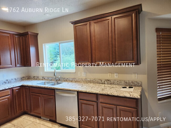 Building Photo - 1762 Auburn Ridge Ln
