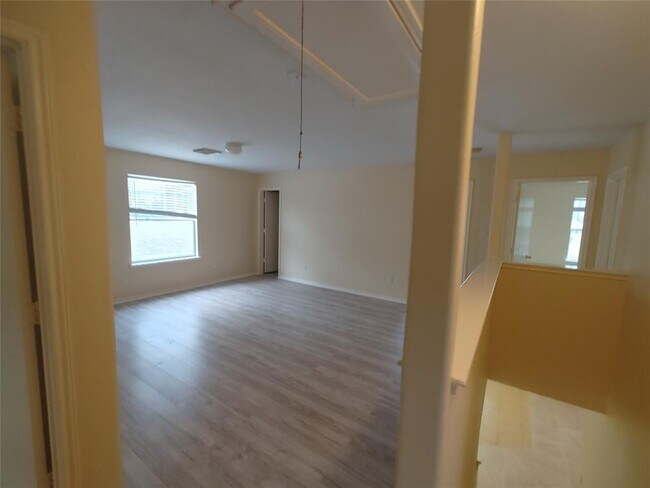 Building Photo - 28907 Fox Run Boulevard