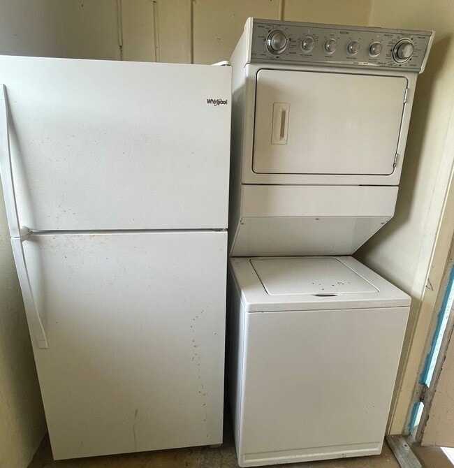 Building Photo - Charming 2-Bedroom, 2-Bathroom Duplex for Rent!