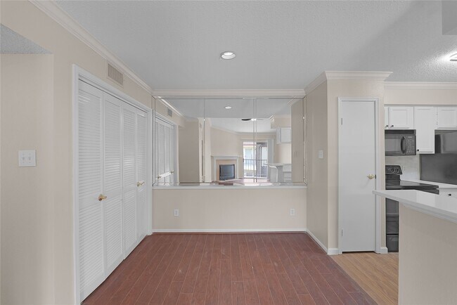 Building Photo - 2120 El Paseo St