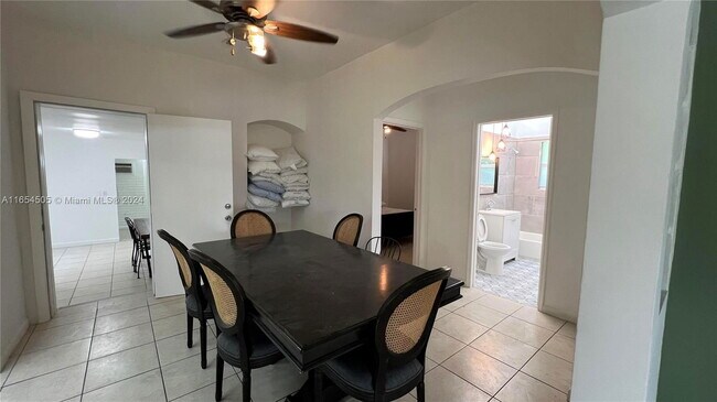 Building Photo - 113 NW 35th St