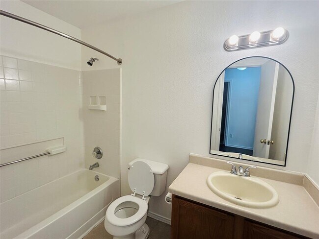 Building Photo - 600 McCarthur Dr