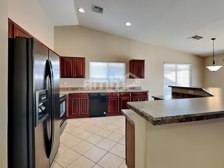 Building Photo - 16776 W Mesquite Dr