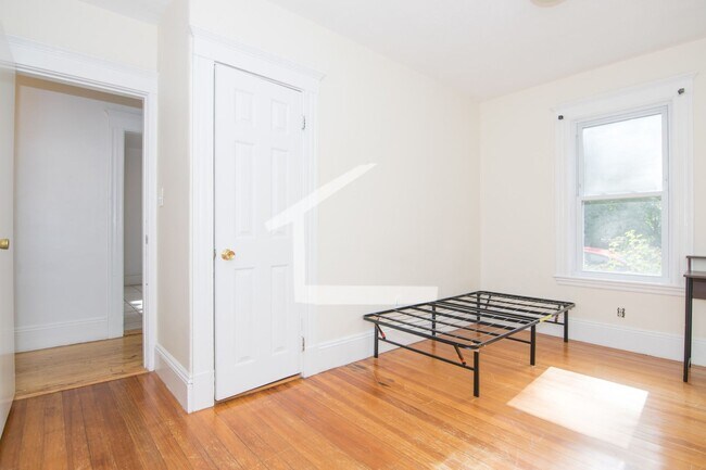 Building Photo - 23 Weitz St