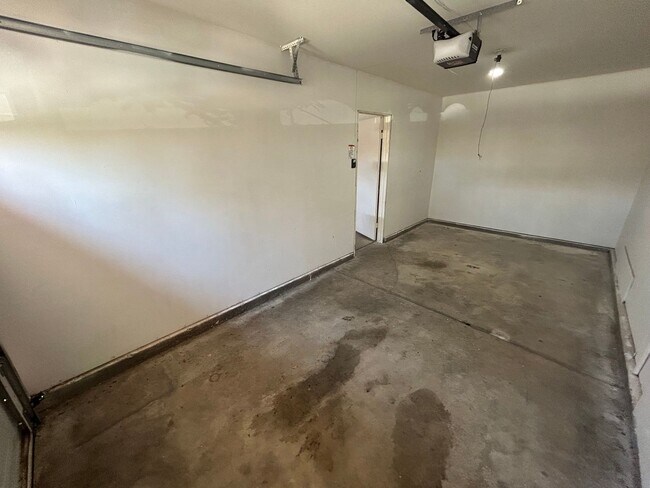 Building Photo - 2514 Quail Canyon Ave