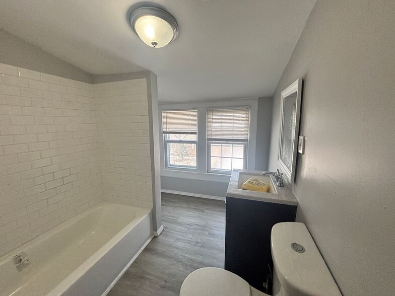 Building Photo - 15525 LaSalle St