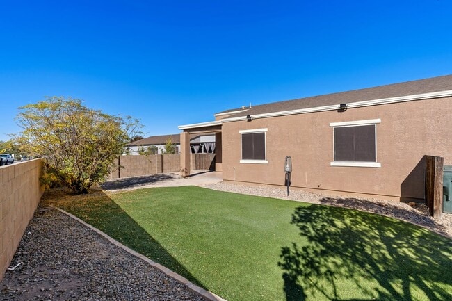 Building Photo - 7060 S Red Maids Dr