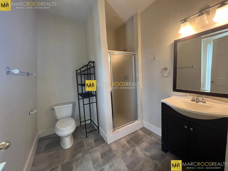 Building Photo - 76 Chestnut St