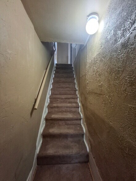 Building Photo - 1558 N Main St